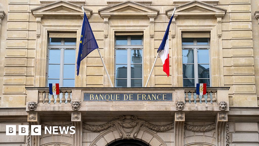 Louvre moves jewels to ultra-secure Bank of France vault after heist