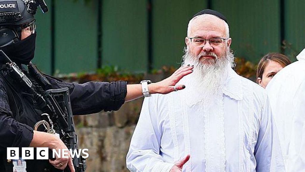 I saw evil as attacker tried to barge into Manchester synagogue, rabbi says