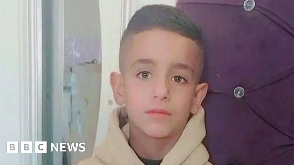 Ten-year-old Palestinian boy shot dead by Israeli forces in West Bank Ten-year-old Palestinian boy shot dead by Israeli forces in West Bank
