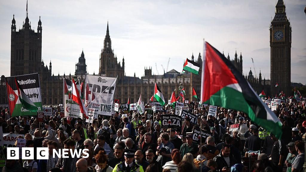 Tens of thousands attend pro-Palestinian march in London