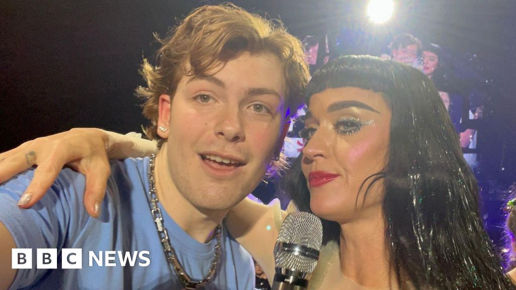 Katy Perry serenades superfan with song about Derbyshire