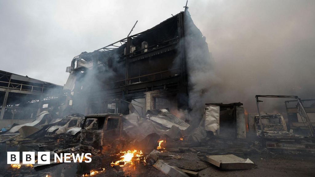 Three killed in Russian strikes on Kyiv, Ukrainian officials say Three killed in Russian strikes on Kyiv, Ukrainian officials say