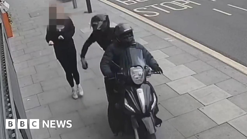 One iPhone led police to gang who sent 40,000 snatched phones to China