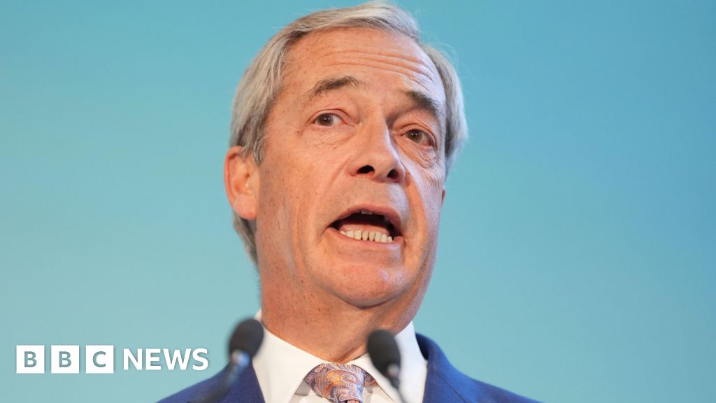 Keir Starmer calls Nigel Farage ‘spineless’ over handling of racism claims