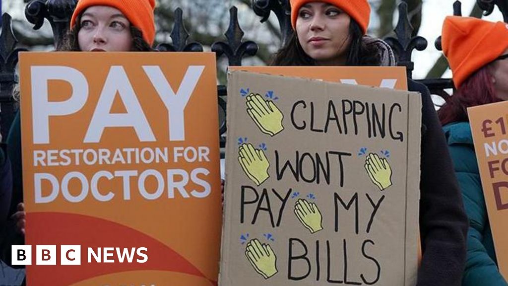 Resident doctors begin 13th strike as pay dispute in England conitnues