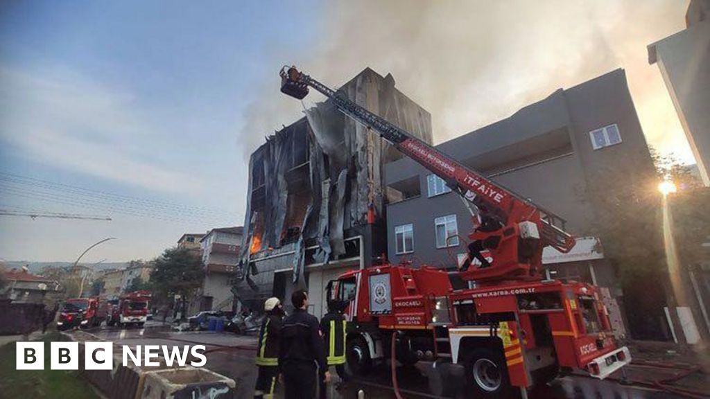 Fire at Turkey perfume warehouse kills six people