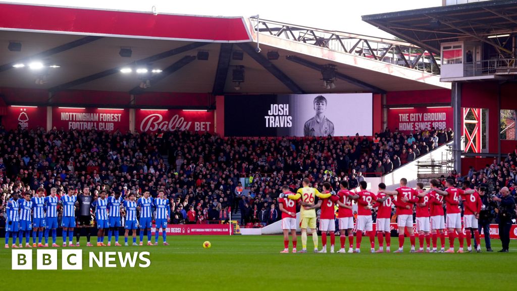 Nottingham Forest hold minute’s silence for boy hit by train Nottingham Forest hold minute’s silence for boy hit by train
