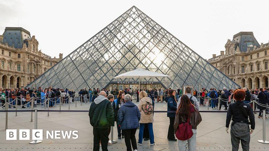 Louvre hikes ticket prices for most non-EU tourists by 45%