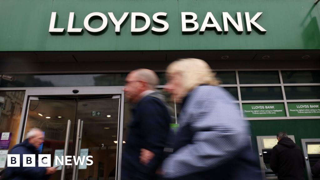Lloyds’ use of staff bank data during pay talks ‘concerning’ Lloyds’ use of staff bank data during pay talks ‘concerning’