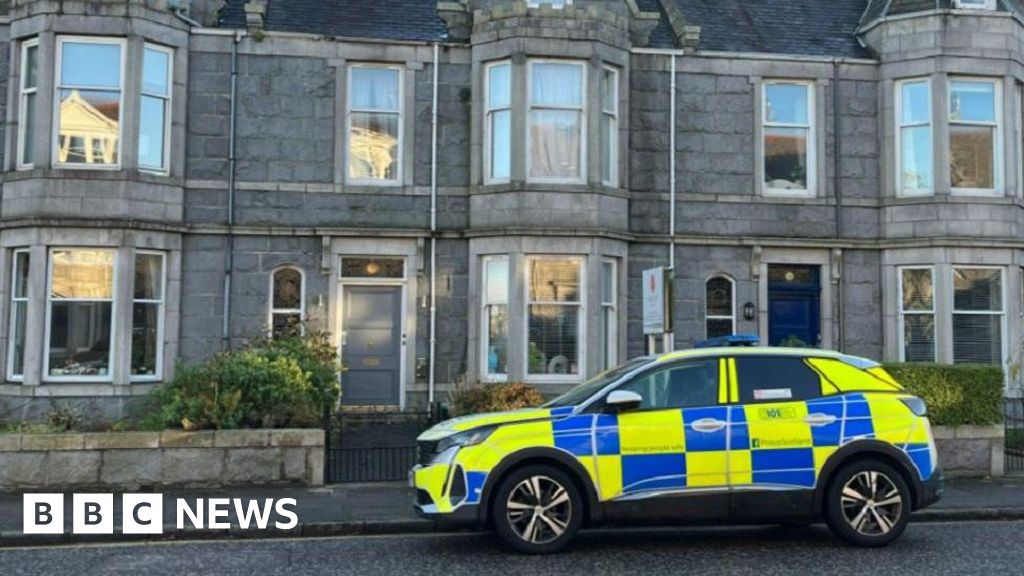 Attempted murder arrest after boy, 16, shot in Sheffield Attempted murder arrest after boy, 16, shot in Sheffield