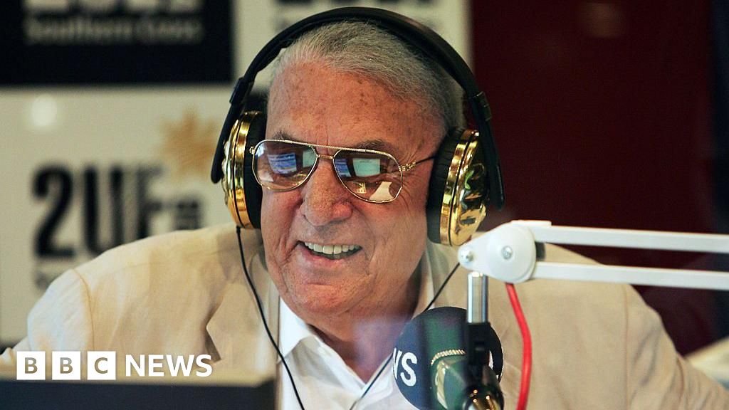 John Laws, veteran Australian talkback radio host nicknamed ‘Golden Tonsils’, dies