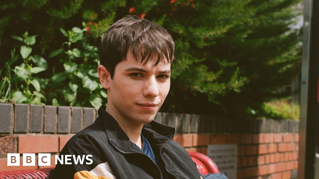 Actor Ellis Howard says ‘don’t wait for permission’ to make art