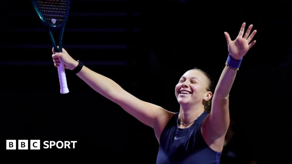 WTA Finals: Amanda Anisimova beats Iga Swiatek to join Elena Rybakina in semi-finals