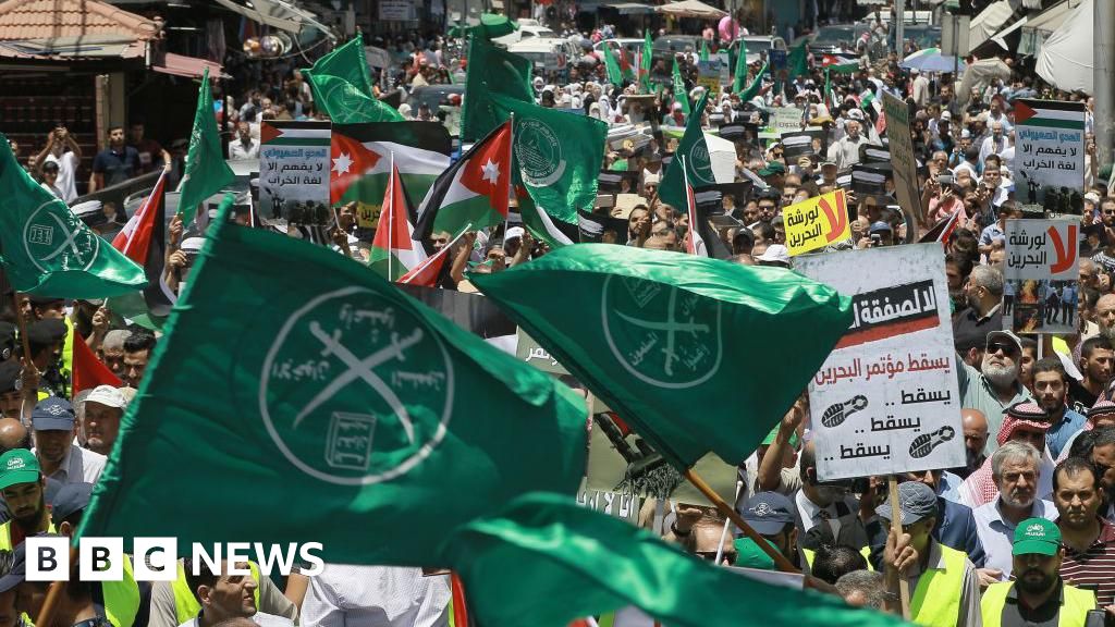 Trump moves to sanction some Muslim Brotherhood chapters