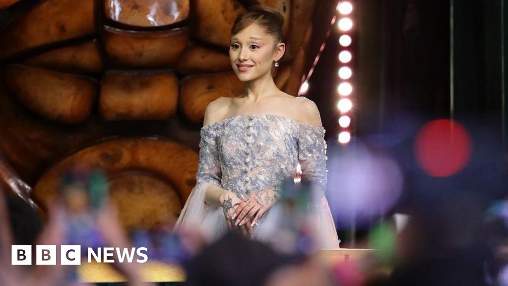 Fans demand jail for man who grabbed Ariana Grande at Singapore premiere