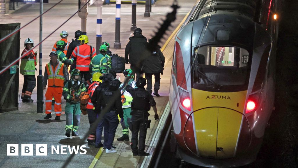 Man, 32, only suspect after Huntingdon train stabbings