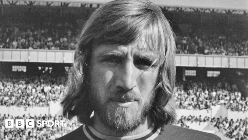 Billy Bonds: Former West Ham captain ’embodied spirit of the Hammers’