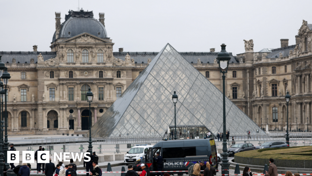 Louvre jewellery heist carried out by petty criminals, Paris prosecutor says