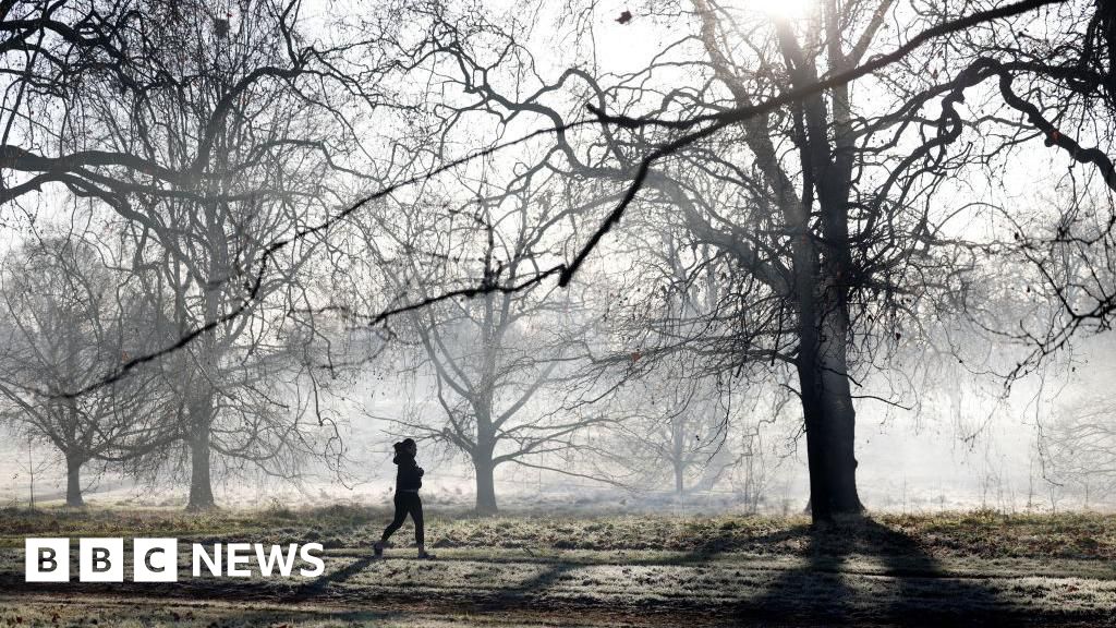 Arctic blast to move across UK as flood clean up continues