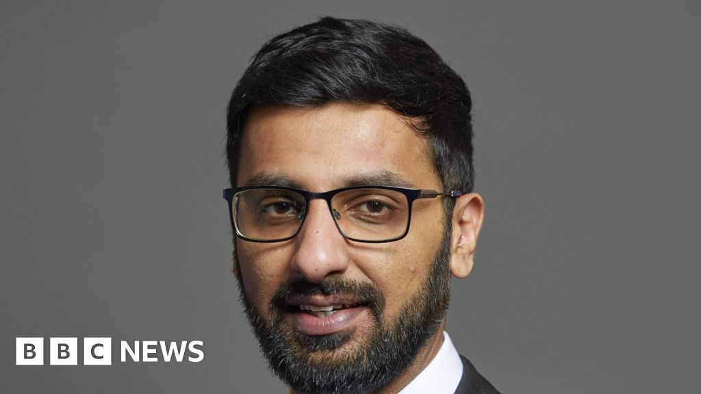 MP quits Corbyn’s new left-wing party amid infighting MP quits Corbyn’s new left-wing party amid infighting