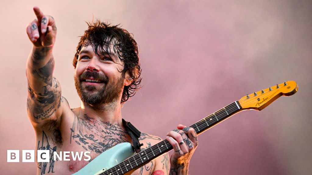 Biffy Clyro scrap US tour over ‘genius’ visa error