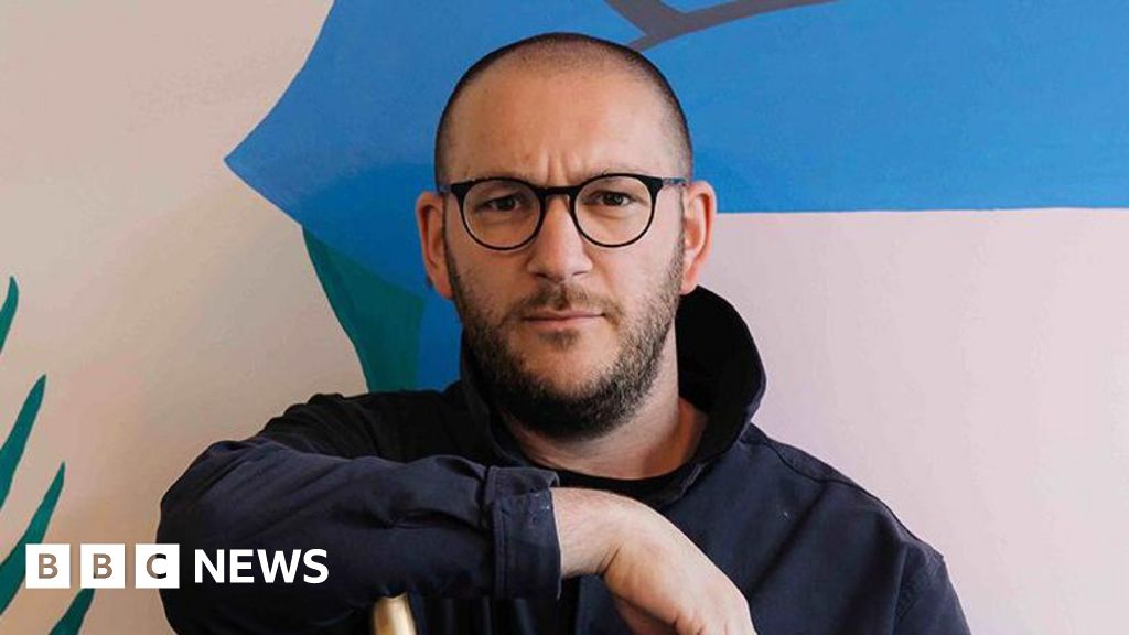 Altrincham bar bans solo-drinkers to ‘protect customers’