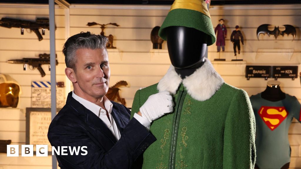 Elf movie costume sells for £239,000 at auction Elf movie costume sells for £239,000 at auction
