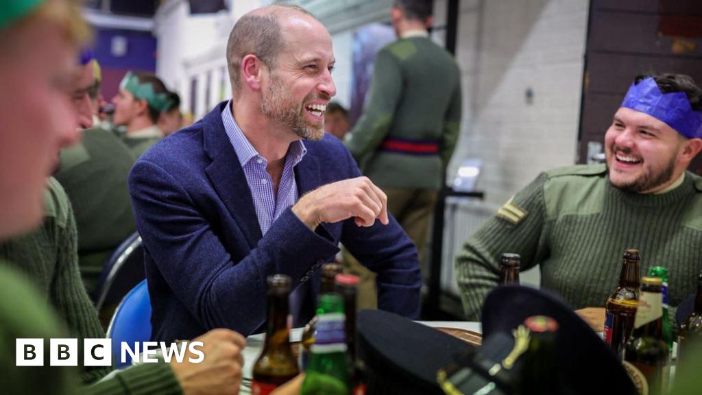 Prince William shares pint and serves pudding at Welsh Guards’ Christmas party Prince William shares pint and serves pudding at Welsh Guards’ Christmas party