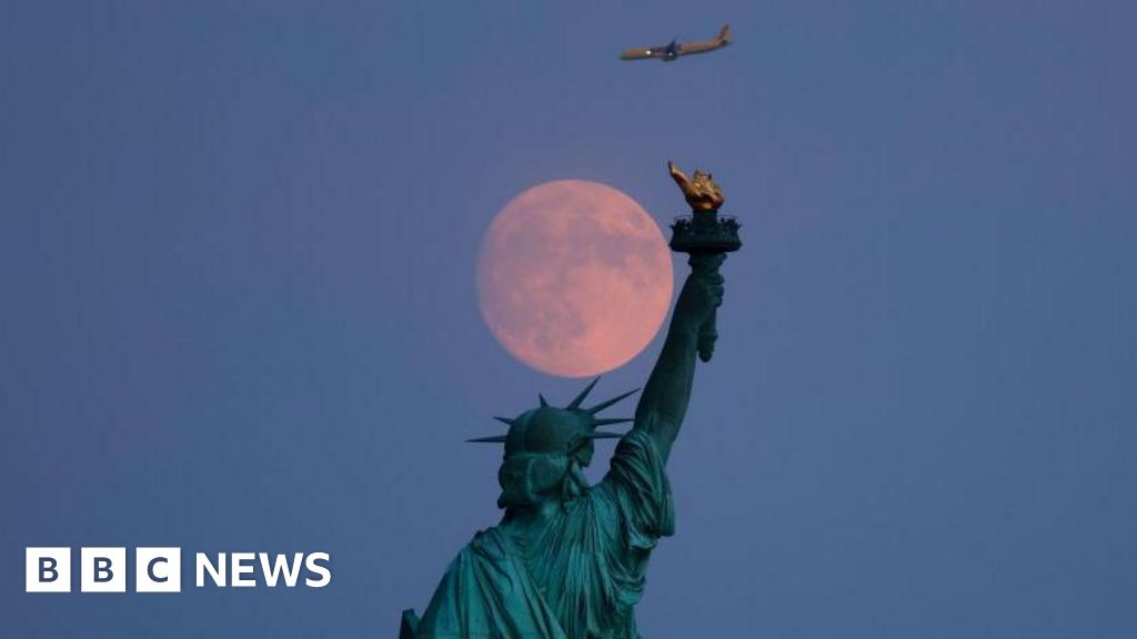 US could ask tourists for five-year social media history before entry