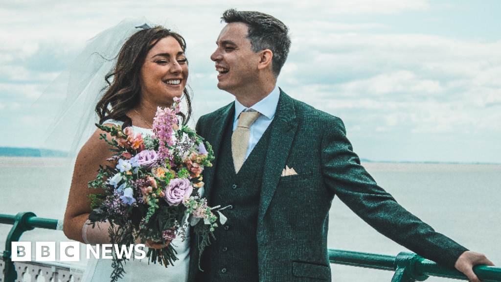 Reddit strangers were Cardiff couple’s only wedding guests Reddit strangers were Cardiff couple’s only wedding guests