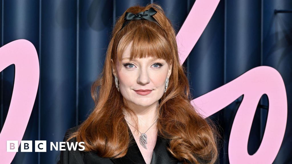 Nicola Roberts of Girls Aloud pregnant with first child