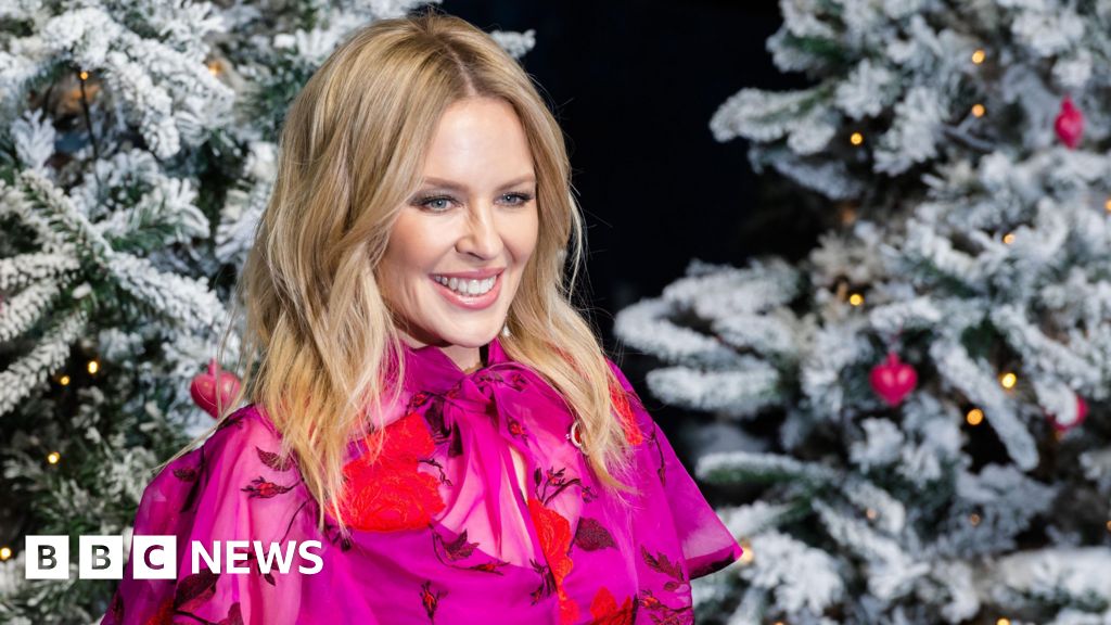 Kylie leads three-way race for Christmas number one