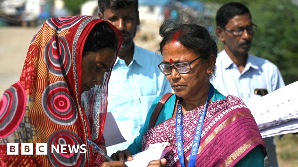 India’s poll workers flag harsh conditions amid rising deaths India’s poll workers flag harsh conditions amid rising deaths