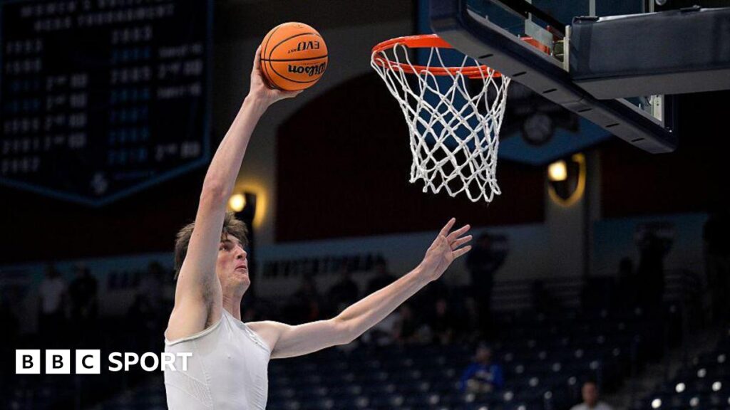 Olivier Rioux: 7ft 9in Florida Gators centre sets college basketball record