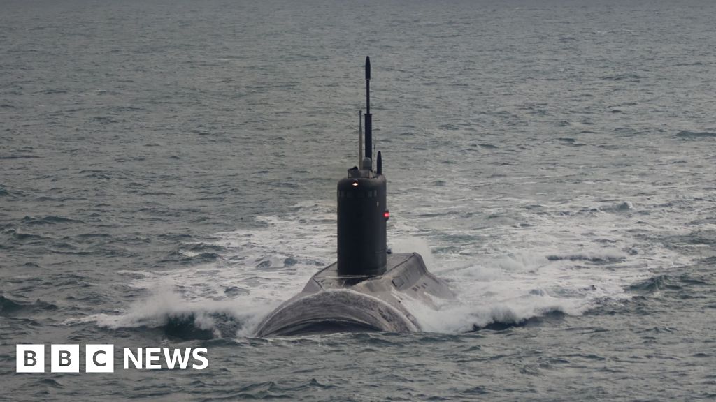 Royal Navy shadows Russian submarine through English Channel