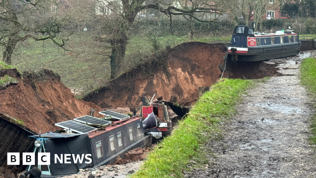 Major incident declared over Shropshire canal ‘sinkhole’ Major incident declared over Shropshire canal ‘sinkhole’