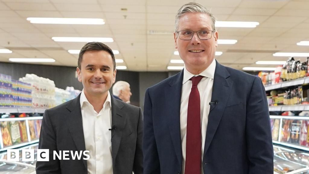 Iceland boss Richard Walker to become Labour peer, sources say