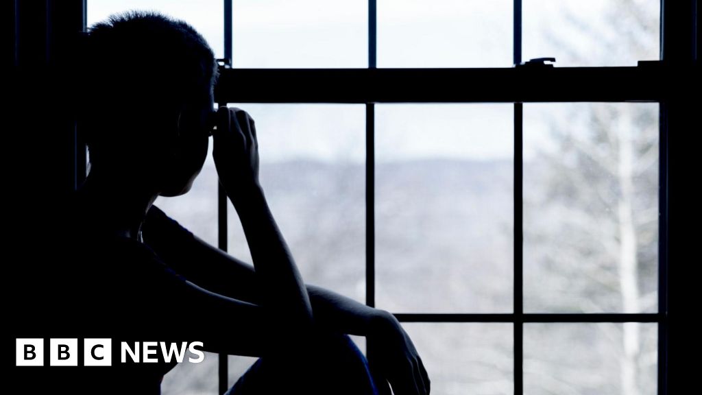 Child poverty strategy pledges end to children living in B&Bs