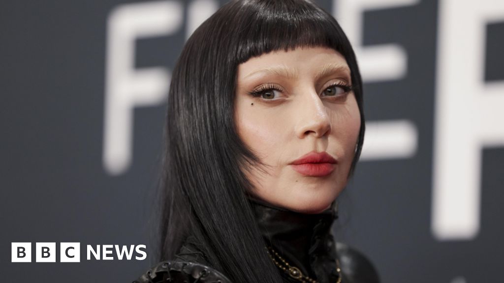 Man who grabbed Ariana Grande kicked out of Lady Gaga concert