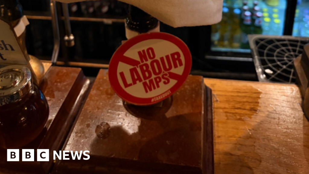 No 10 says it backs pubs as landlords bar Labour MPs in tax protest