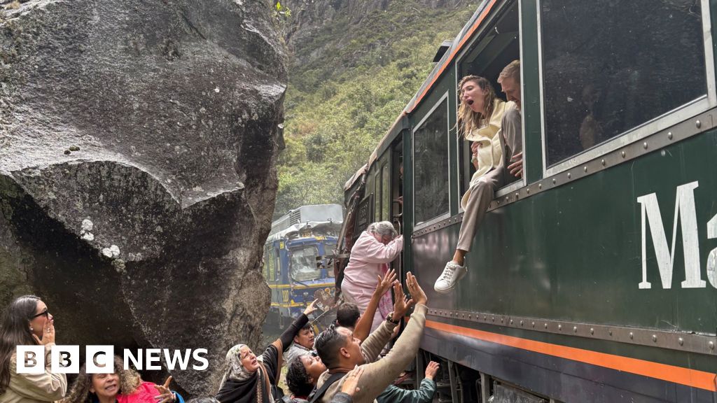 Passenger describes ‘chaos’ after head-on Machu Picchu train collision