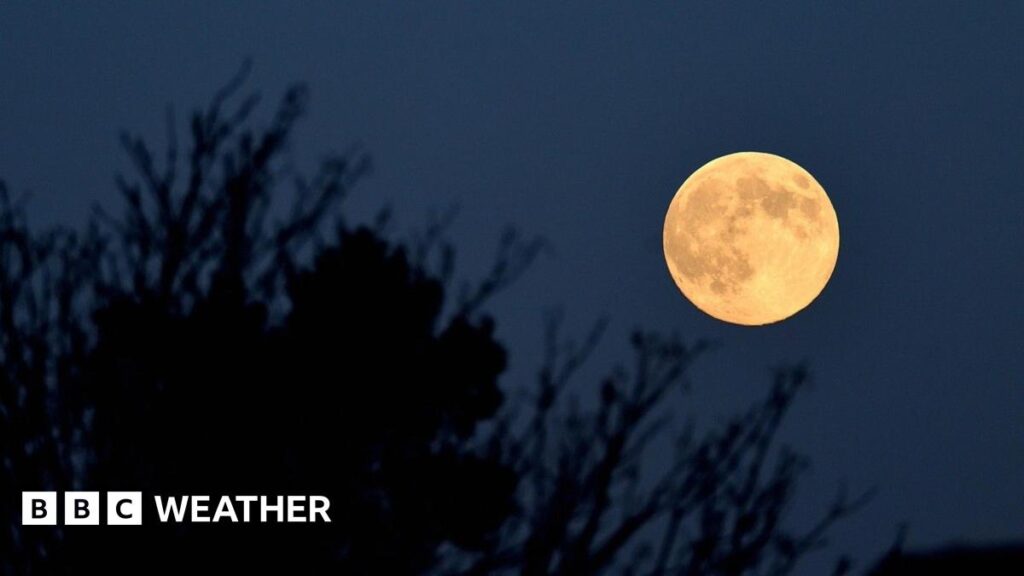 December full cold moon: Stunning photos capture last supermoon of 2025