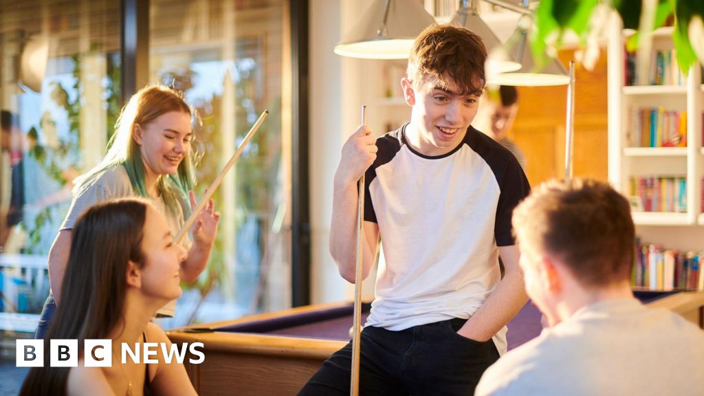 Hundreds of youth centres planned to reach ‘isolated’ generation