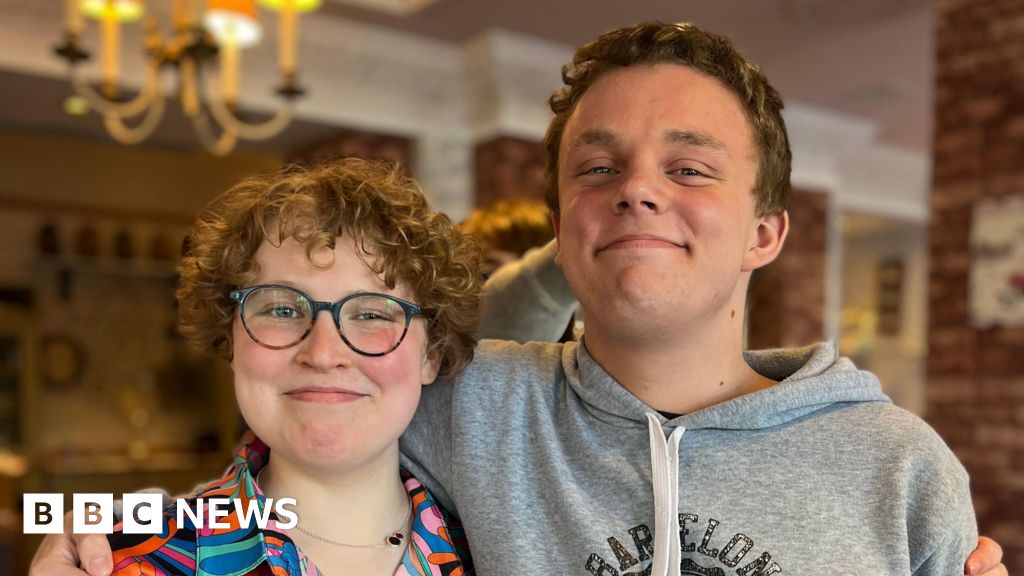 The teenage cousins living with inoperable brain tumours