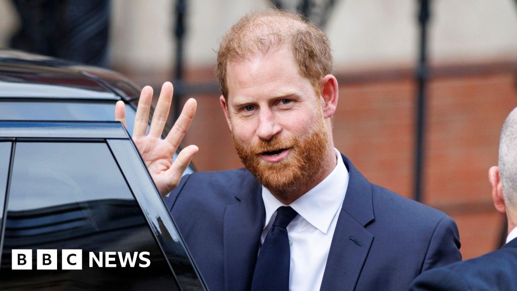 Prince Harry ‘clutching at straws’ with claim against Mail publisher, court told