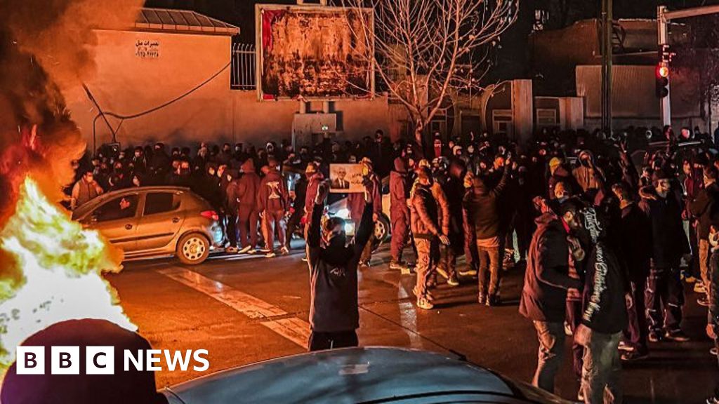 Trump mulls ‘very strong’ military options as hundreds killed in Iran protests Trump mulls ‘very strong’ military options as hundreds killed in Iran protests