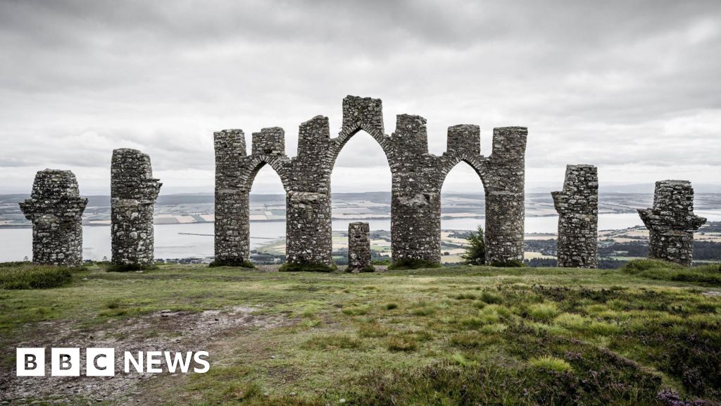 Where is Fyrish monument in the Highlands?