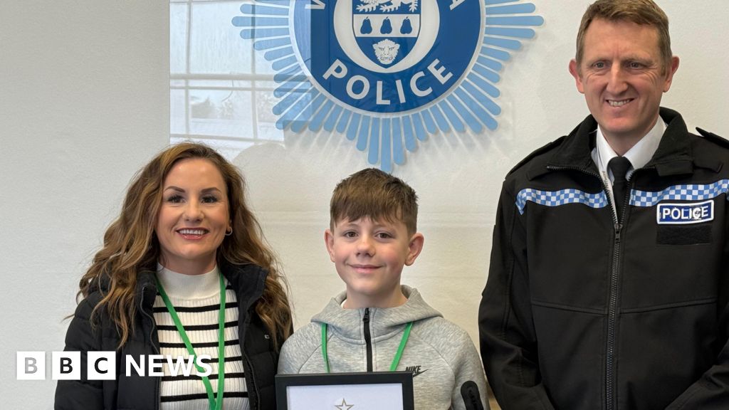 Bravery award for hero boy who saved mum’s life