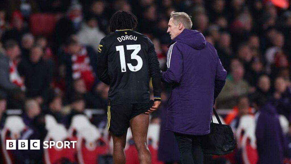 Manchester United’s Patrick Dorgu to be out for weeks with hamstring injury