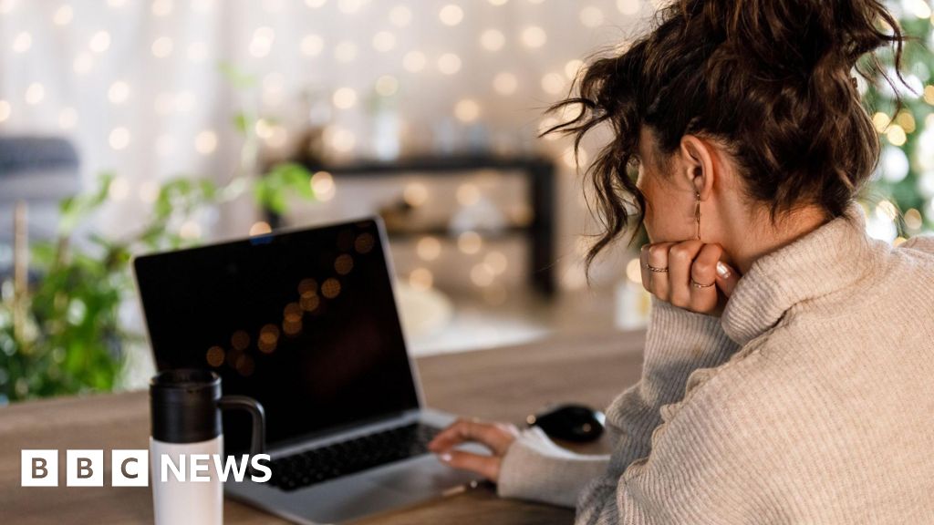 Over 700,000 graduates out of work and on benefits, analysis suggests